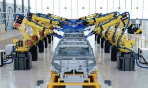 Descubre qué es la automatización y robótica industrial, qué tareas se realizan en este sector y cuáles son sus salidas laborales.