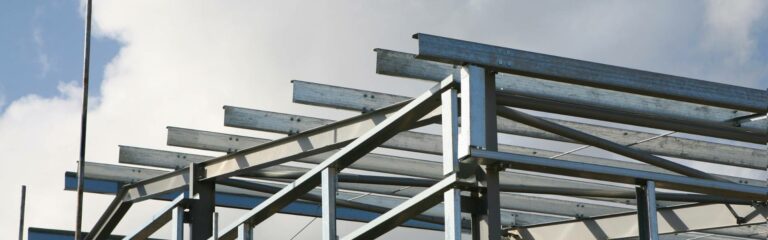 Conoce qué es la fabricación de estructuras metálicas, los tipos de estructura metálicas que existen y qué estudiar para diseñar estas estructuras.