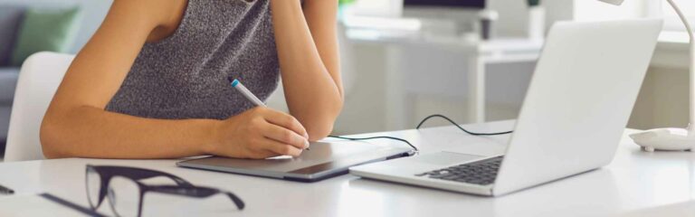 Descubre cómo la IA está transformando el diseño gráfico; conoce herramientas, procesos y qué plataformas están marcando tendencia.