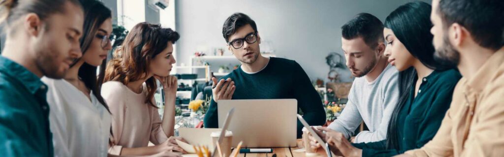 Conoce qué es un modelo de liderazgo, que tipos existen y cuál es el mejor para la gestión de proyectos.