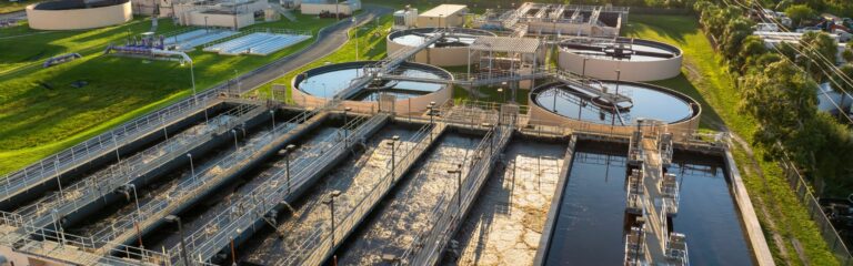 Planta que realiza el proceso de potabilización del agua para el consumo.