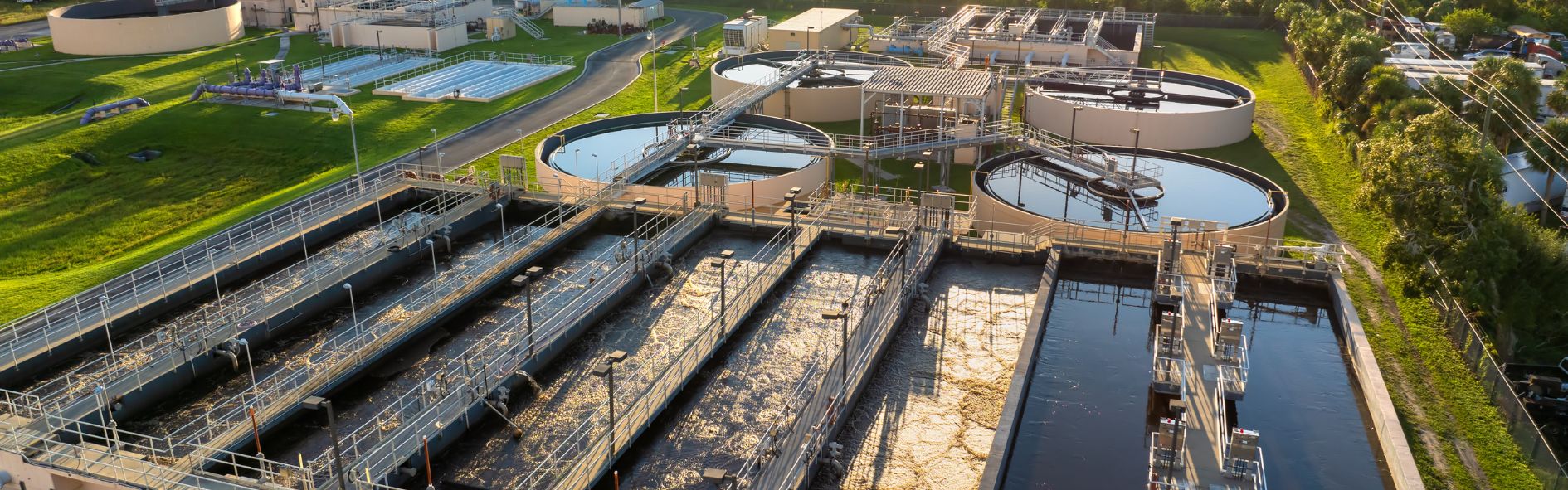 Planta que realiza el proceso de potabilización del agua para el consumo.