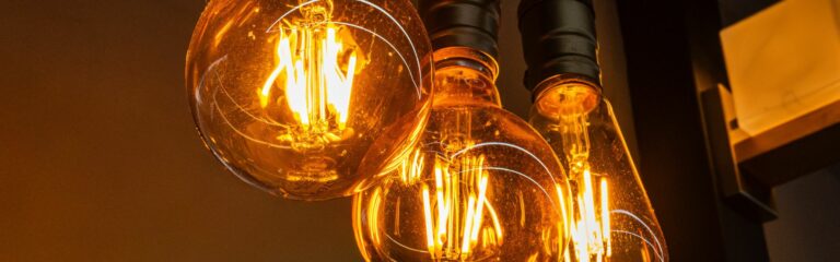 Descubre los tipos de iluminación para el hogar y cómo elegir la mejor opción según cada espacio. Mejora tu decoración y crea ambientes.